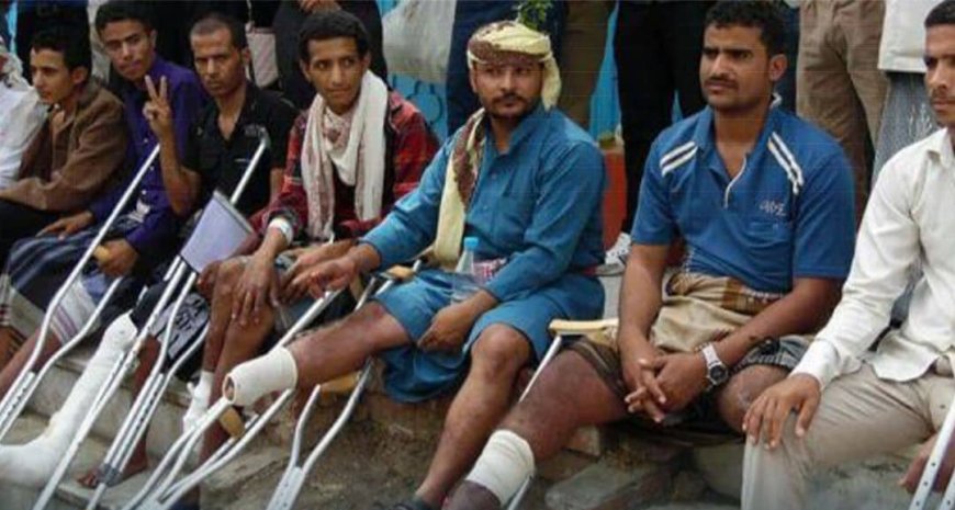 تعز .جرحى الجيش ينفذون وقفة احتجاجية ويعلنون اعتصامًا مفتوحًا أمام مبنى المحافظة المؤقت للمطالبة بحقوقهم