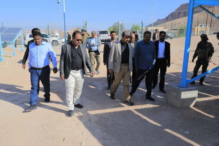 محافظ_حضرموت يطلع على مشروع الطاقة الشمسية لمياه سيئون وضواحيها