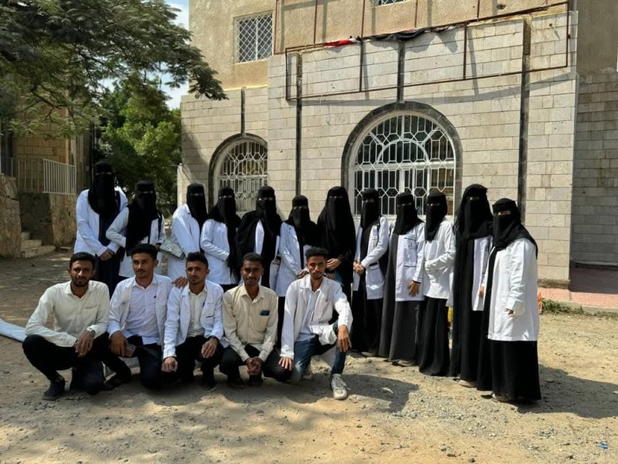 تعز..طلاب التمريض في الجند ينفذون مبادرة إنسانية لصالح مرضى مستشفى الأمراض النفسية.