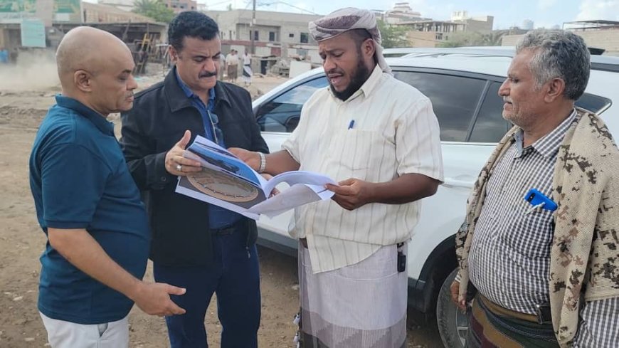 الممول من مؤسسة السعيد للسيراميك..مدير عام المنصورة يدشن العمل في مشروع إنشاء دوار بئر فضل