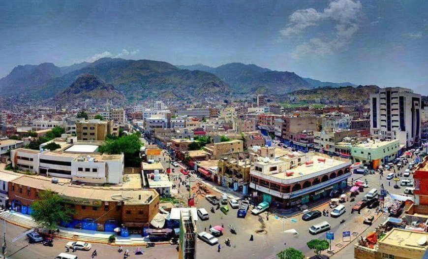 عاجل.. مسلحون مجهولون يستهدفون منزل الشيخ نبيل بهادر بقنابل شديدة الانفجار في تعز