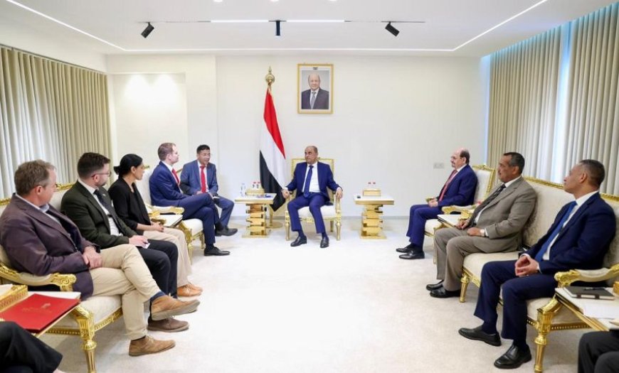 رئيس الوزراء يعقد في عدن جلسة مباحثات مع وزير الدولة البريطاني