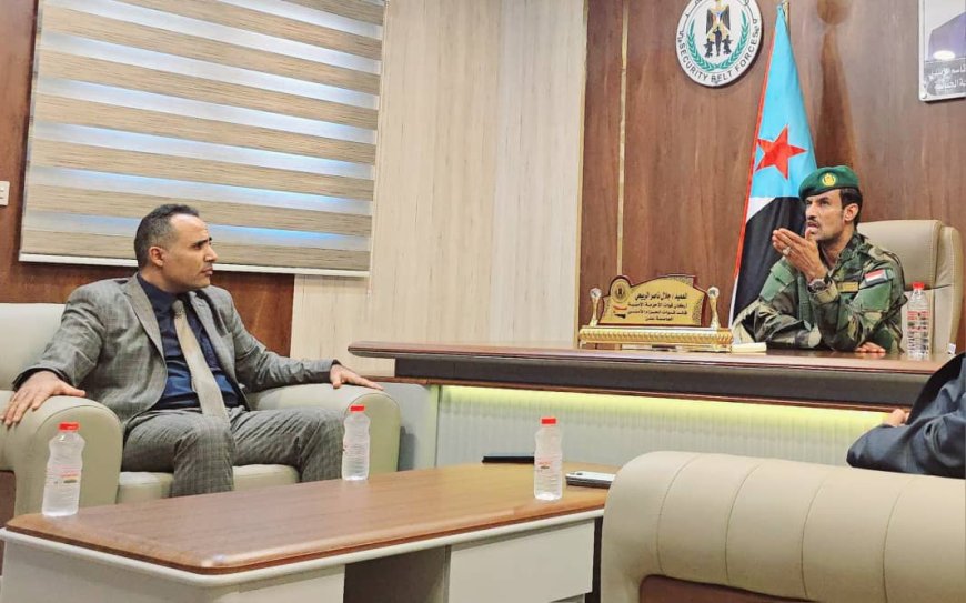 وكيل وزارة الإدارة المحلية يلتقي قائد قوات الحزام الأمني بعدن لبحث عدد من القضايا الأمنية والوطنية