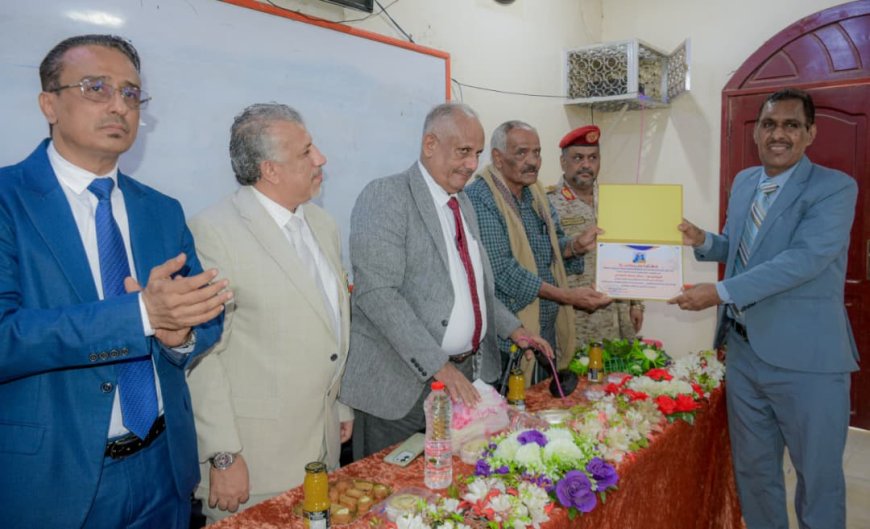 بحفاوة استثنائية… كلية اللغات بجامعة عدن تستقبل جموع المهنئين للدكتور الجعدني