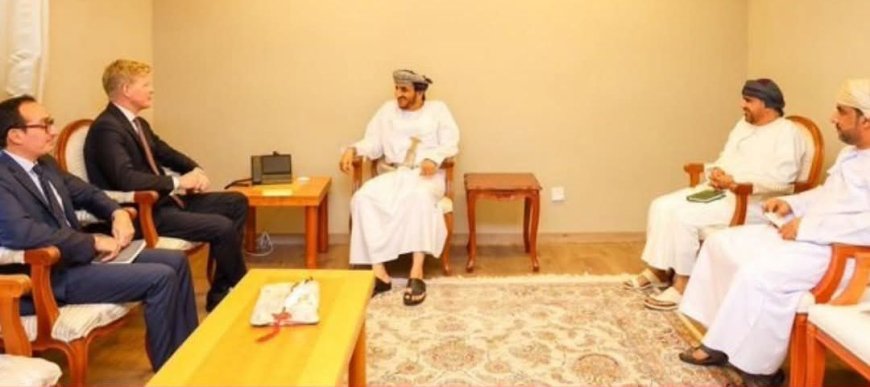 المبعوث الأممي..يناقش مع كبير مفاوضي الحوثيين في مسقط تهيئة بيئة مواتية لعملية سياسية