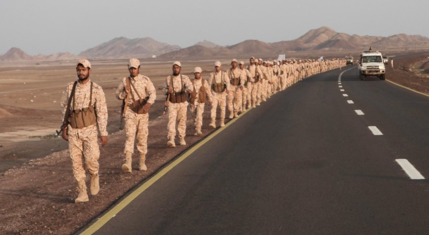 قوات العمالقة الجنوبية تنفذ مسيرًا عسكريًّا لرفع جاهزيتها القتالية 