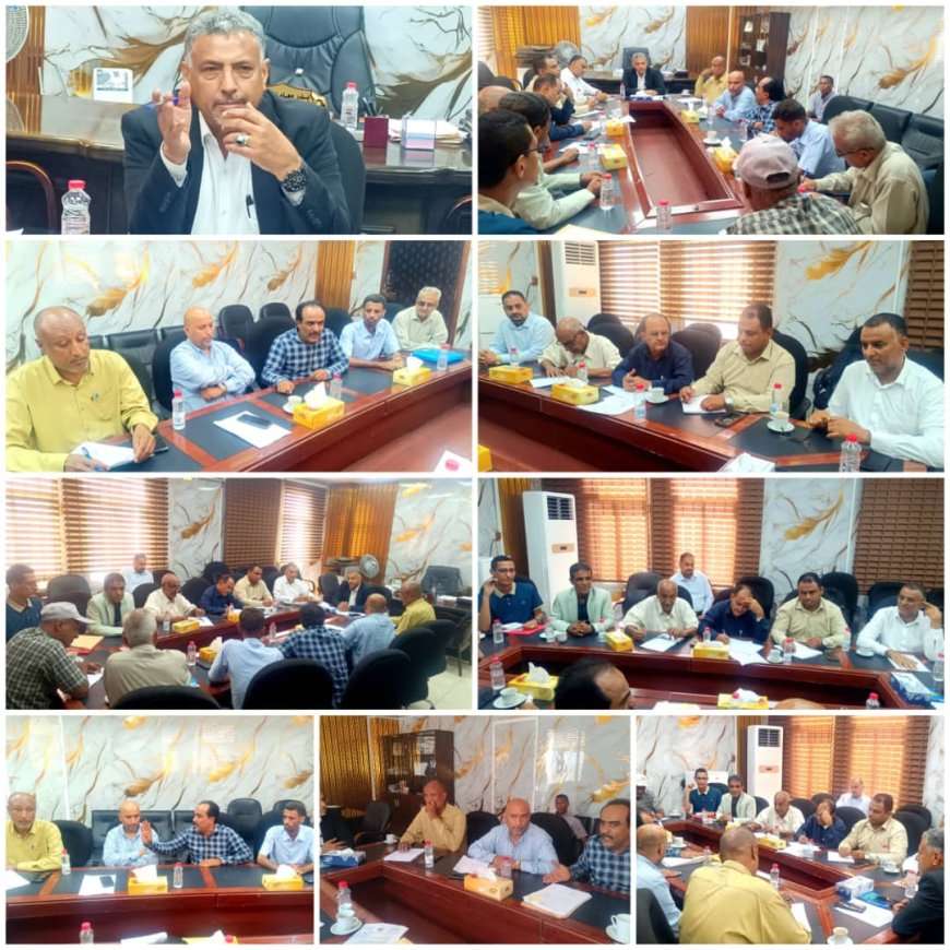 نائب محافظ عدن يترأس اجتماعا لمناقشة معالجة مشاكل الصرف الصحي بمديرية خور مكسر