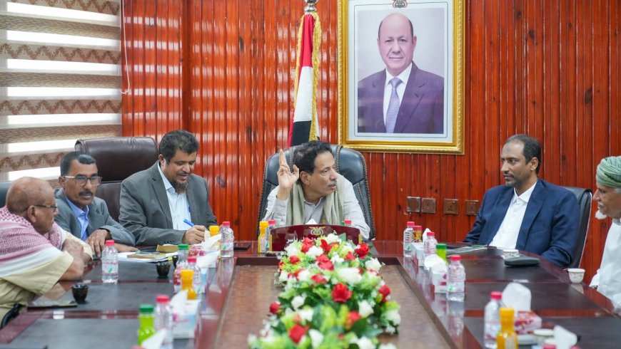 المهرة.. المحافظ يلتقي بقيادات المكونات والكيانات السياسية ويؤكد ضرورة توحيد الجهود للحفاظ على ألامن والاستقرار