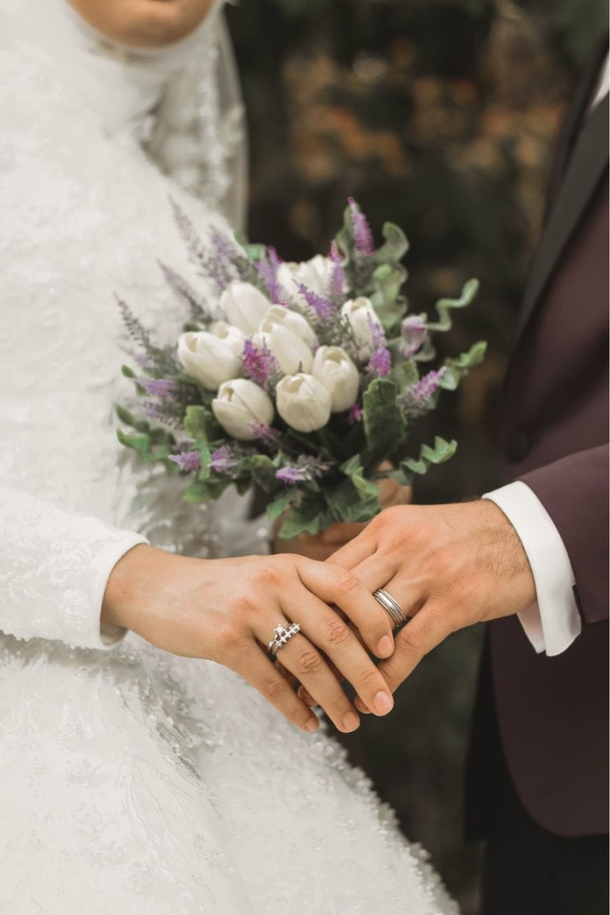 الاب بطلق ابنته من عريسها بيوم زفافهما .. حادثة غريبة في بلد عربي .. تفاصيل