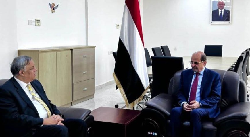 وزير الخارجية يبحث مع السفير الهندي سبل تعزيز العلاقات الثنائية