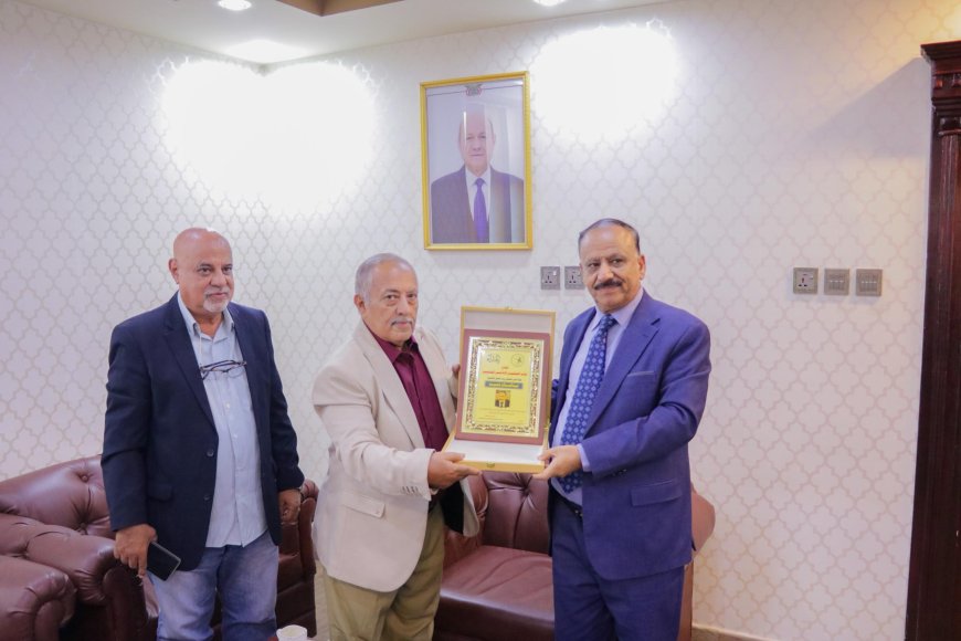 نقابة الصحفيين والإعلاميين تكرم وزير النقل نظير جهوده ورعايته لإعادة تأهيل مبنى النقابة بالعاصمة عدن 
