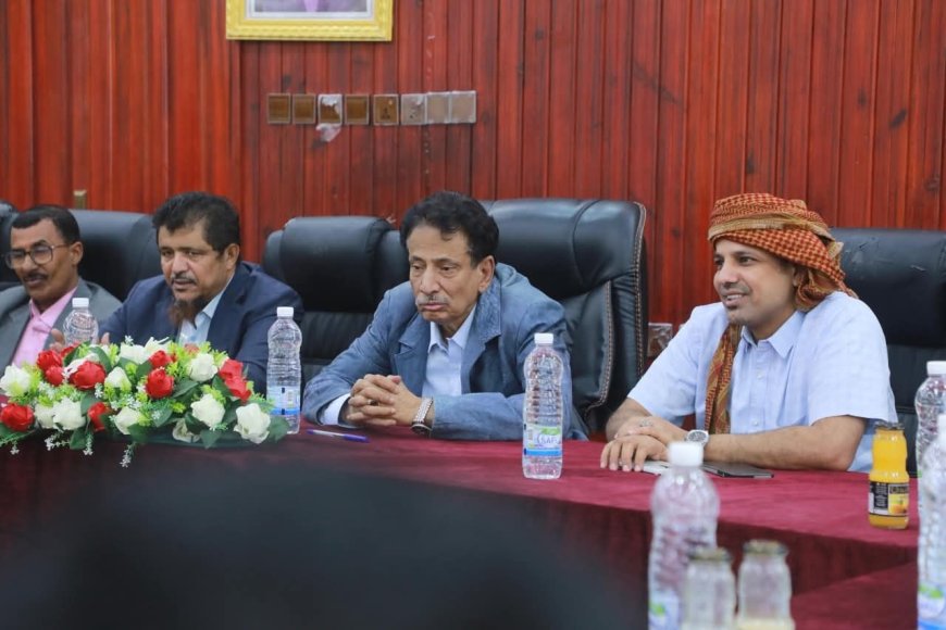 محافظ المهرة بن ياسر يترأس اجتماعًا مشتركًا لإعداد الخطة الاقتصادية الشاملة للمحافظة