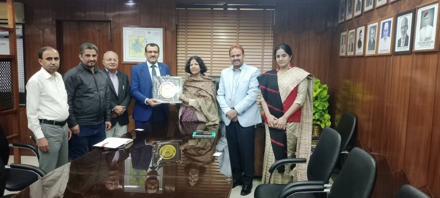 المستشار المخلافي يزور جامعة عليجار الإسلامية ويبحث مع قيادتها تفعيل التعاون المشترك.