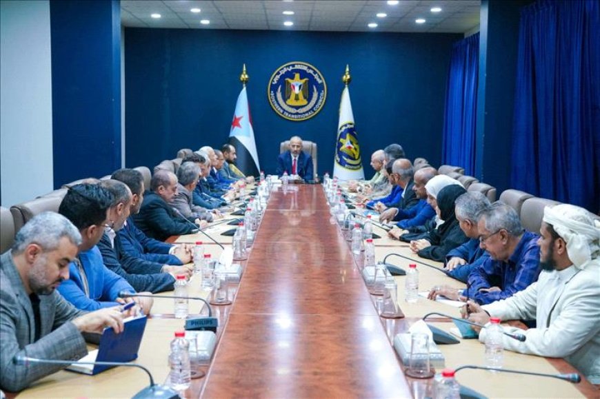  برئاسة عيدروس الزُبيدي (الانتقالي) يعقد اجتماعًا موسعًا في عدن.. وهذه أبرز قراراته!