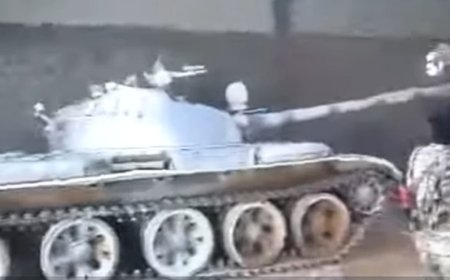 عاجل.. فيديو يوثّق سيطرة قوات الانتقالي داخل لواء 37 مدرع  بالخشعة في حضرموت