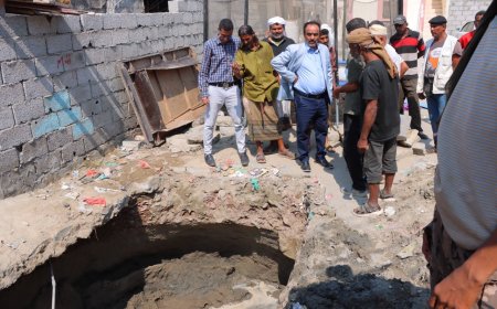 مدير عام خورمكسر يطّلع على أعمال معالجة سبب طفح مياه الصرف الصحي في القرية الروسية