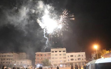 بالألعاب النارية والموسيقى.. عدن تحتفل بانتصار قوات الانتقالي في عملية (المستقبل الواعد) ((صور)