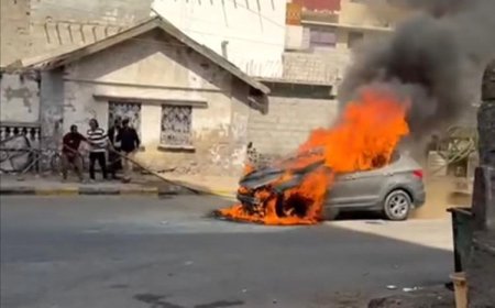 نجاة سكرتير محافظ عدن من حادث احتراق مفاجئ لسيارته بالتواهي