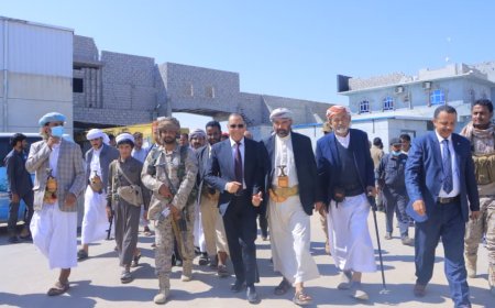 مأرب: وزير الصناعة يتراس اجتماع لجنة الاصلاحات السعرية ويزور عددا من المصانع