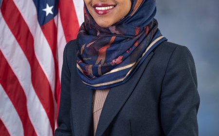 ترامب وصفها (بالقمامة) وردت عليه (بك هوس مريب)..  تصعيد سياسي والسجال يعكس انقسام أمريكا