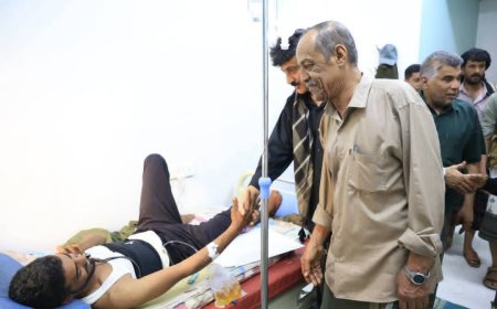 قائد المنطقة اللواء بارجاش واللواء باعش والعميد المنهالي في زيارة إلى جرحى القوات المسلحة الجنوبية بالمكلا