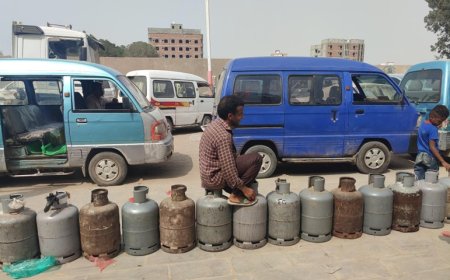أزمة تموينات الغاز في عدن تتفاقم.. والشركة اليمنية للغاز تدعو سلطات مأرب لرفع القطاع القبلي