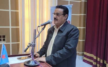 خلال إستقباله فريق التوجيه والرقابة الرئاسي.مدير عام المنصورة يطالب بإعلان الاستقلال الثاني لدولة الجنوب العربي