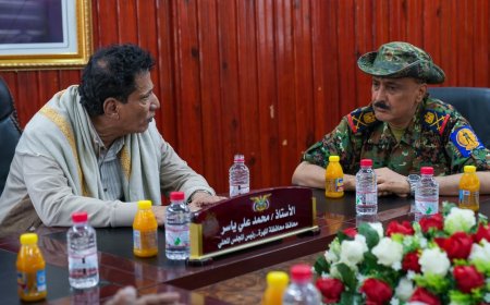 محافظ المهرة يلتقي اللواء باعش وقيادات المجلس الانتقالي ويؤكد أهمية توحيد الجهود للحفاظ على الأمن والاستقرار
