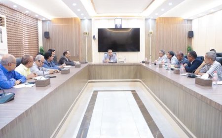 الوزير السقطري يناقش إعداد موازنة الوزارة للعام 2026 وخطة المشاريع المستقبلية