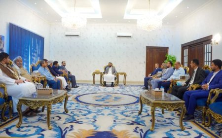 المحرّمي يلتقي قيادات من أبناء المهرة ويؤكد دعم جهود الاستقرار والتنمية بالمحافظة