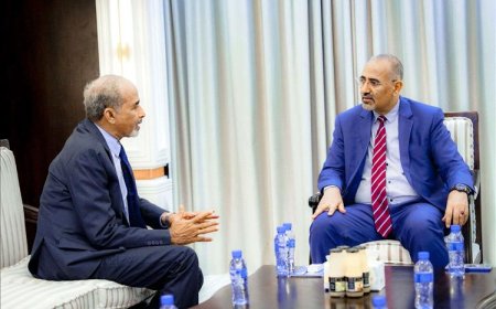 اللواء عيدروس الزُبيدي يلتقي وزير الدفاع الأسبق و يبحث معه اخر التطورات على الساحة المحلية .. تفاصيل