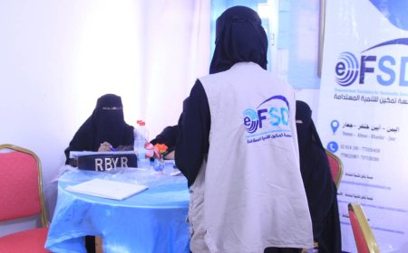 “تمكين”… قصة شابة من أبين بدأت من الصفر وصنعت مؤسسة تقود التغيير