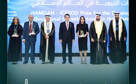 الشيخ راشد بن حمدان آل مكتوم يكرم مؤسسة حضرموت بجائزة حمدان بن راشد - الإيسيسكو في أذربيجان