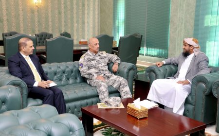 المحرّمي يبحث تعزيز قدرات خفر السواحل لمواجهة تهريب السلاح والتهديدات البحرية