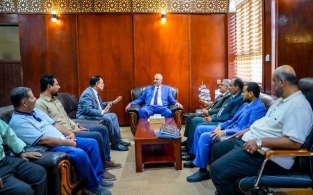 اللواء الزُبيدي يتفقد سير العمل بديوان عام وزارة الزراعة والري والثروة السمكية وقطاعاتها