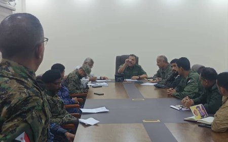 لجنة الإشراف العام على البرنامج الأمني المكثف تعقد اجتماعًا لتقييم الأداء وتعزيز الرقابة في أقسام الشرطة بعدن.