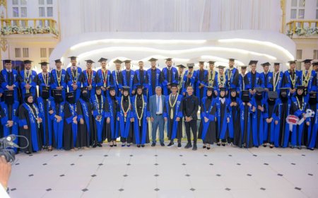 في حفل مميز.. كلية الإعلام بجامعة عدن تودّع الدفعة الأولى من خريجيها 