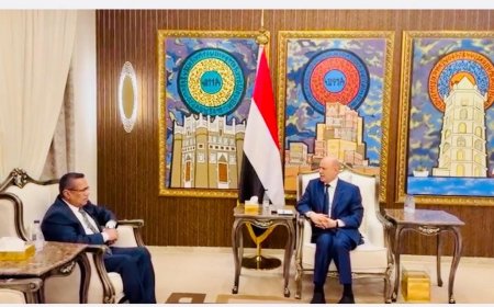 رئيس مجلس القيادة يشيد بموقف مجلس الشورى والمكونات السياسية الملتزم بمرجعيات المرحلة الانتقالية