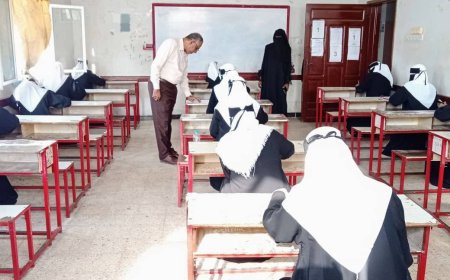 *مدير تربية المكلا يتفقد سير العملية الاختبارية بمدرستي 22 مايو وعلي بن أبي طالب للتعليم الأساسي*