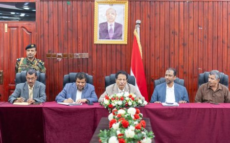 محافظ المهرة يترأس اجتماعًا استثنائيًا للمكتب التنفيذي لمناقشة المستجدات والموازنة العامة