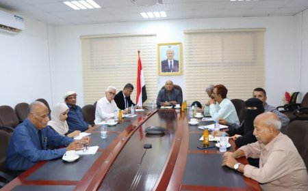 نائب وزير الصناعة يناقش مع مدراء مكاتب الوزارة بالمحافظات المحررة تعزيز ضبط الأسواق وكفاءة الأداء