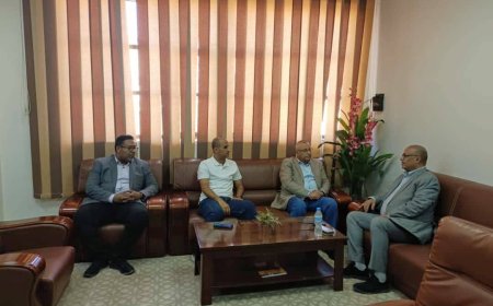 الوزير باذيب يطلع على مستجدات المشاريع الاستراتيجية بشركة تيليمن بعدن