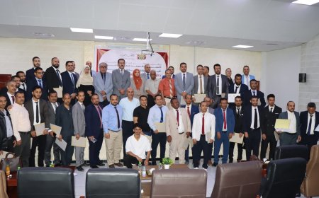 نائب وزير الصناعة والتجارة يدشّن حفل تخرّج دفعة 14 أكتوبر للمحاسبين القانونيين بعدن