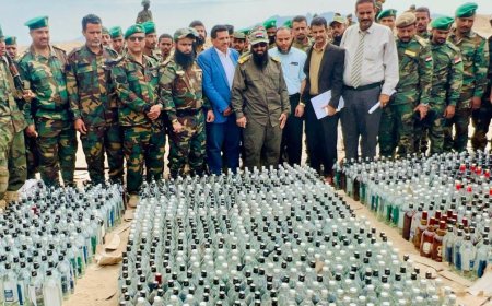 باشراف العميد الوالي.. إدارة مكافحة المخدرات بقوات الحزام الأمني تتلف (2795) قارورة وعلبة من الخمور المهربة