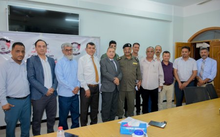 كلية الصيدلة بجامعة عدن تنظم لقاءً تشاوريًا لإنشاء نادي الخريجين وتعزيز الشراكة