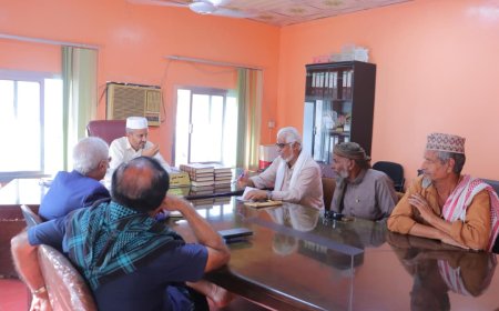 فريق التوجيه والرقابة الرئاسي يلتقي مدير عام أوقاف ساحل حضرموت
