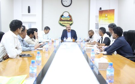 المدير باعباد يناقش مقترح خطة المشاريع خلال العام القادم الجديد 2026 م بمناطق تجمع وادي حجر*