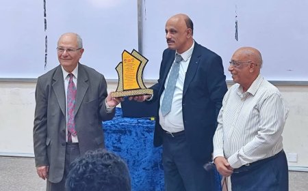 كلية الطب بجامعة عدن تنظم محاضرة علمية متخصصة حول سرطان الثدي