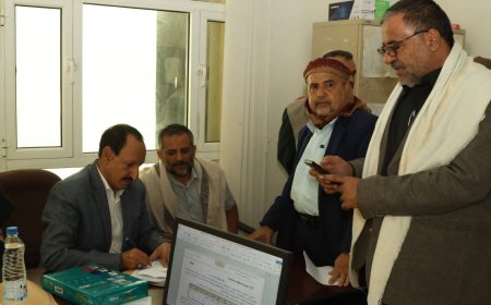 مأرب.. الخدمة المدنية بالمحافظة تفتح حافظات اثبات حضور للموظفين النازحين المتوقفة رواتبهم ومطابقة بياناتهم