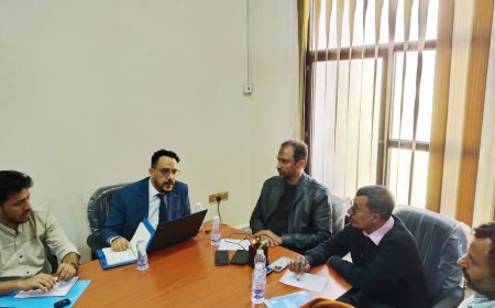 الوكيل الأول لمحافظة المهرة يترأس اجتماعًا لمناقشة أوضاع وحدة إدارة الأزمات والكوارث